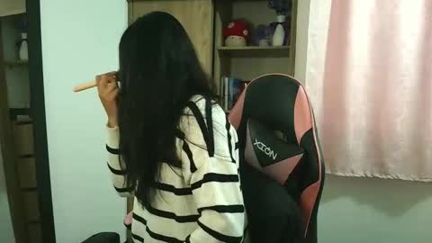 Olivia online show from 12/02/25, 12:54