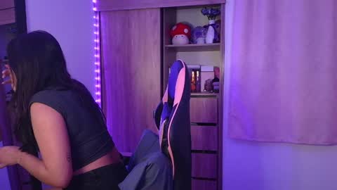 Olivia online show from 04/25/26, 12:08