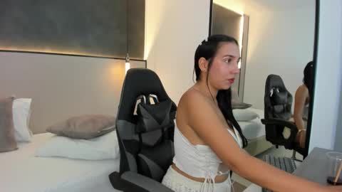 olivia_willoow online show from 10/23/25, 08:29