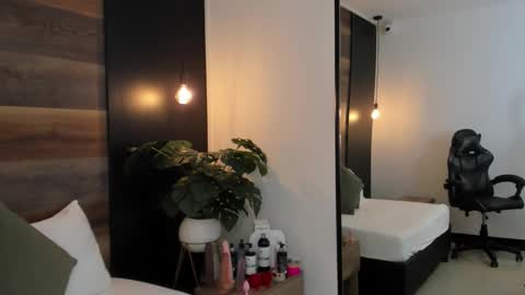 Snapshot of olivia_willoow chatting on 03/05/26, 02:18 olivia_willoow online show from 03/05/26, 02:18