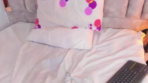 Snapshot of oliviaa_evans chatting on 12/24/24, 08:11 Olivia Evangelista online show from 12/24/24, 08:11