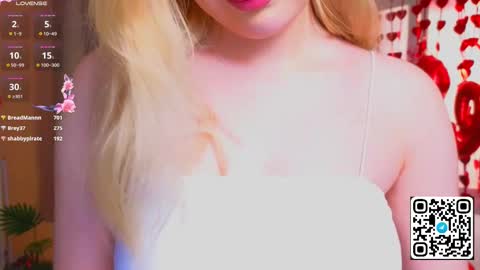 Snapshot of oliviabr0wn chatting on 02/12/25, 05:05 Olivia online show from 02/12/25, 05:05