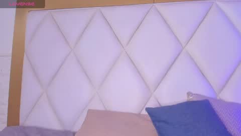 OLIVIA online show from 02/04/25, 01:23