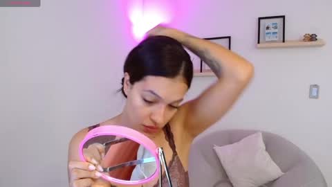 Snapshot of oliviabran_ chatting on 05/10/26, 01:05 Olivia Bram online show from 05/10/26, 01:05
