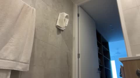 Olivia Brookes online show from 10/03/25, 09:23