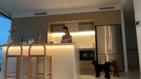 Olivia Brookes online show from 12/16/25, 08:19