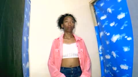 oliviah27 online show from 09/28/25, 10:26