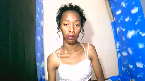 oliviah27 online show from 10/01/25, 07:31