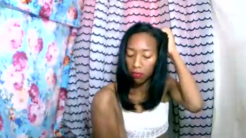 oliviah27 online show from 10/17/25, 08:39