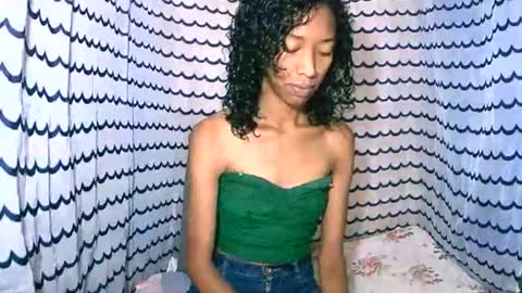 oliviah27 online show from 10/31/25, 08:26