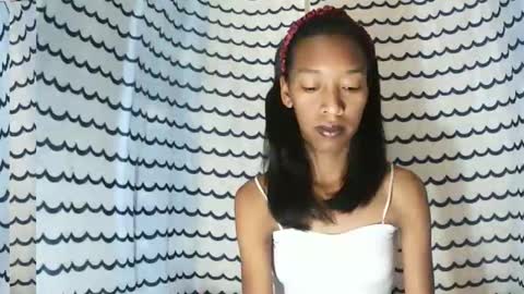 oliviah27 online show from 11/23/25, 06:08