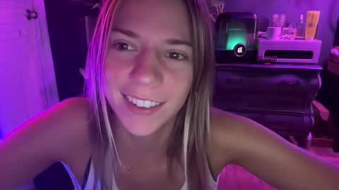 Snapshot of oliviahansleyy chatting on 01/10/25, 05:05 Olivia online show from 01/10/25, 05:05
