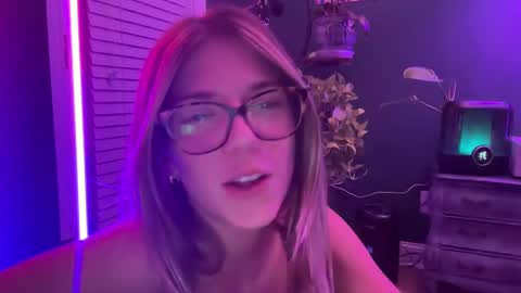 Snapshot of oliviahansleyy chatting on 01/31/25, 04:36 Olivia online show from 01/31/25, 04:36