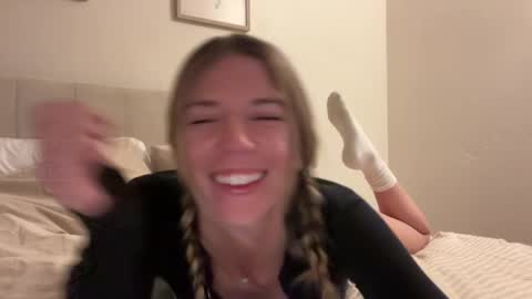 Snapshot of oliviahansleyy chatting on 02/28/25, 03:59 Olivia online show from 02/28/25, 03:59