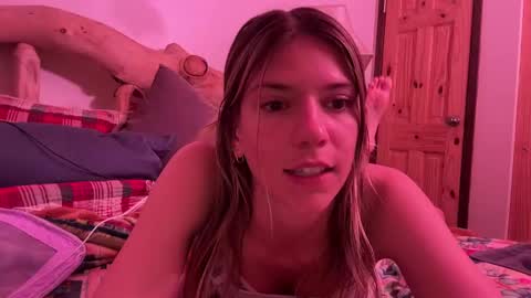 Snapshot of oliviahansleyy chatting on 03/03/25, 12:37 Olivia online show from 03/03/25, 12:37