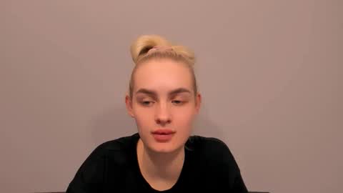 oliviaBeauty online show from 02/22/26, 07:01