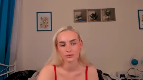 Snapshot of oliviahappy chatting on 04/13/26, 06:24 oliviaBeauty online show from 04/13/26, 06:24