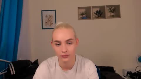 Snapshot of oliviahappy chatting on 05/31/26, 03:08 oliviaBeauty online show from 05/31/26, 03:08
