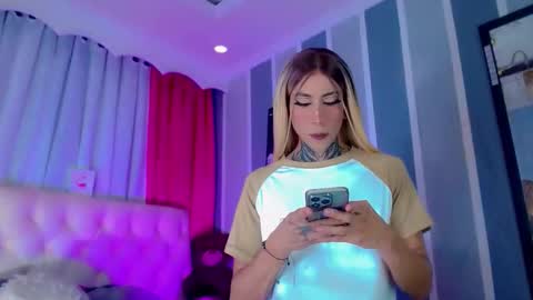 oliviahot01 online show from 04/25/26, 01:41