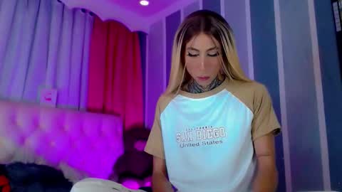 oliviahot01 online show from 04/30/26, 01:56