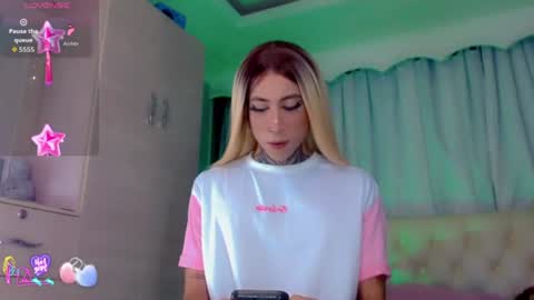 Snapshot of oliviahot01 chatting on 07/26/26, 01:14 oliviahot01 online show from 07/26/26, 01:14