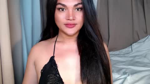 Snapshot of oliviahot22 chatting on 12/18/24, 12:21 oliviahot22 online show from 12/18/24, 12:21