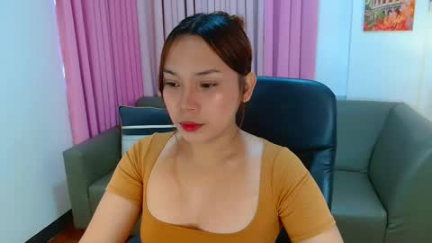 Snapshot of oliviahutton chatting on 05/11/26, 01:44 oliviahutton online show from 05/11/26, 01:44