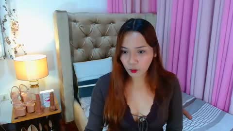 Snapshot of oliviahutton chatting on 05/12/26, 12:52 oliviahutton online show from 05/12/26, 12:52