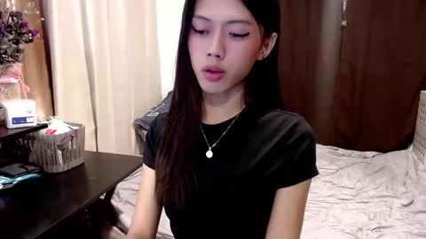 Snapshot of oliviaknightx chatting on 11/17/25, 03:40 oliviaknightx online show from 11/17/25, 03:40