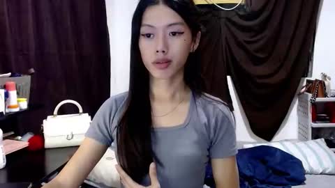 Snapshot of oliviaknightx chatting on 02/08/26, 02:42 oliviaknightx online show from 02/08/26, 02:42