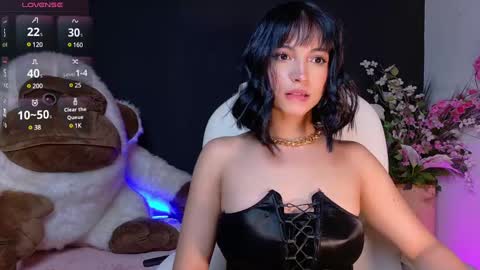 Snapshot of oliviamcneill chatting on 01/31/25, 11:03 Olivia Mcneill  online show from 01/31/25, 11:03