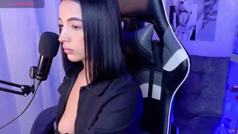 Snapshot of oliviamcneill chatting on 03/07/25, 03:19 Olivia Mcneill  online show from 03/07/25, 03:19