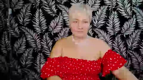 Snapshot of oliviaoskar_ chatting on 12/22/24, 12:27 Kelly online show from 12/22/24, 12:27