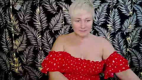 Snapshot of oliviaoskar_ chatting on 12/22/24, 03:33 Kelly online show from 12/22/24, 03:33