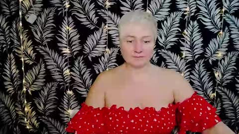 Snapshot of oliviaoskar_ chatting on 12/24/24, 12:33 Kelly online show from 12/24/24, 12:33