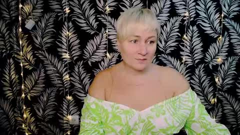 Snapshot of oliviaoskar_ chatting on 12/28/24, 12:13 Kelly online show from 12/28/24, 12:13