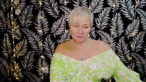 Snapshot of oliviaoskar_ chatting on 12/28/24, 03:15 Kelly online show from 12/28/24, 03:15
