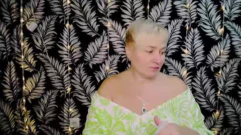 Snapshot of oliviaoskar_ chatting on 12/30/24, 12:09 Kelly online show from 12/30/24, 12:09