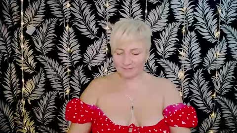 Snapshot of oliviaoskar_ chatting on 01/12/25, 03:03 Kelly online show from 01/12/25, 03:03