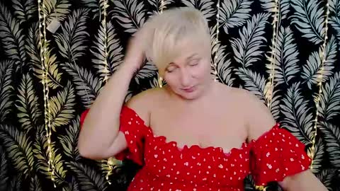 Snapshot of oliviaoskar_ chatting on 02/08/25, 06:12 Kelly online show from 02/08/25, 06:12