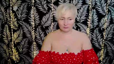 Snapshot of oliviaoskar_ chatting on 02/15/25, 12:33 Kelly online show from 02/15/25, 12:33