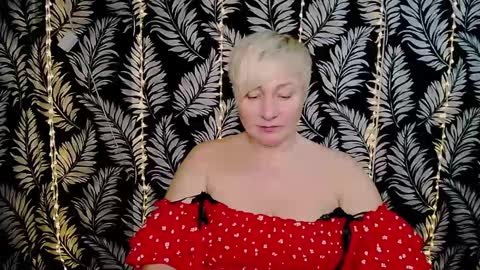 Snapshot of oliviaoskar_ chatting on 02/16/25, 03:27 Kelly online show from 02/16/25, 03:27