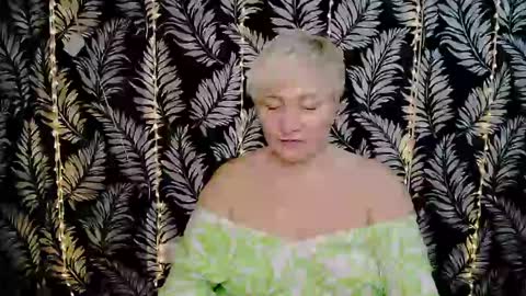 Snapshot of oliviaoskar_ chatting on 02/17/25, 12:27 Kelly online show from 02/17/25, 12:27