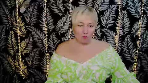 Snapshot of oliviaoskar_ chatting on 02/22/25, 12:19 Kelly online show from 02/22/25, 12:19