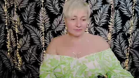Snapshot of oliviaoskar_ chatting on 03/01/25, 03:27 Kelly online show from 03/01/25, 03:27