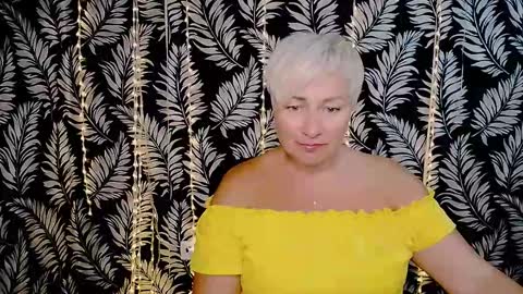 Snapshot of oliviaoskar_ chatting on 10/06/25, 11:18 Kelly online show from 10/06/25, 11:18