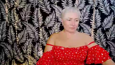 Snapshot of oliviaoskar_ chatting on 10/12/25, 11:20 Kelly online show from 10/12/25, 11:20