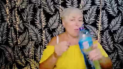 Snapshot of oliviaoskar_ chatting on 10/14/25, 11:11 Kelly online show from 10/14/25, 11:11