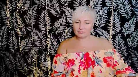 Snapshot of oliviaoskar_ chatting on 10/17/25, 11:35 Kelly online show from 10/17/25, 11:35