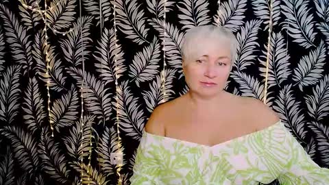 Snapshot of oliviaoskar_ chatting on 10/20/25, 11:32 Kelly online show from 10/20/25, 11:32
